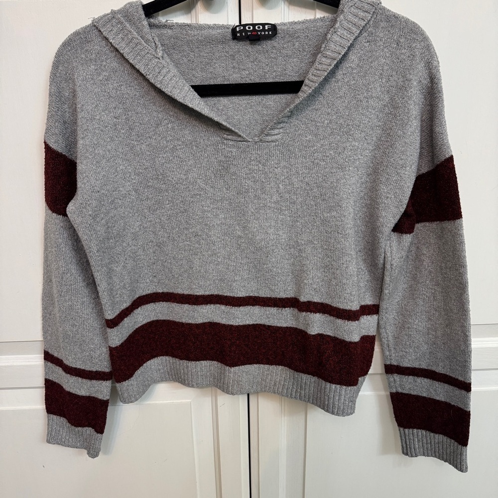 Poof Couture V-Neck Cropped Sweater in Gray and Burgundy. Size L